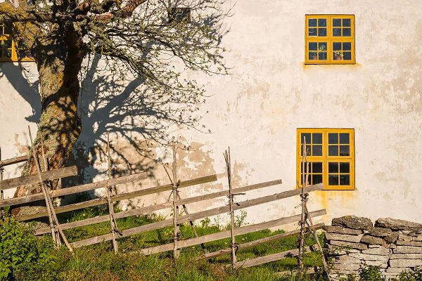Bibikow, Walter 아티스트의 Sweden-Gotland Island-Fleringe-exterior farm작품입니다.